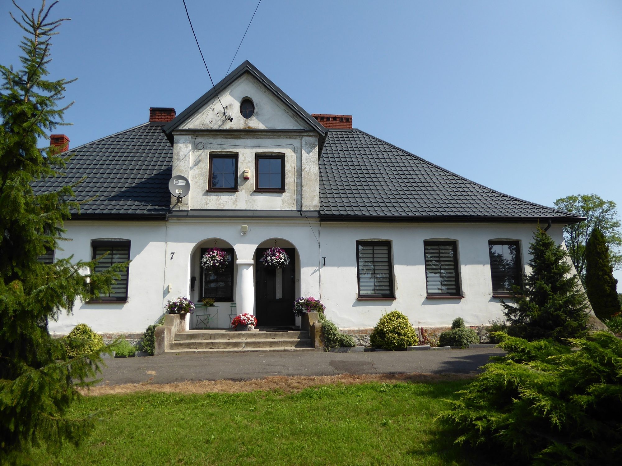 2 Kościół parafialny pw. Bożego Ciała i św. Jadwigi Śląskiej w Orłowie.
